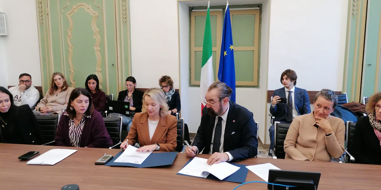 SIGLATO IL PROTOCOLLO OPERATIVO PER L’INDIVIDUAZIONE PRECOCE DELLE VULNERABILITÀ PSICOLOGICHE DEI CITTADINI STRANIERI